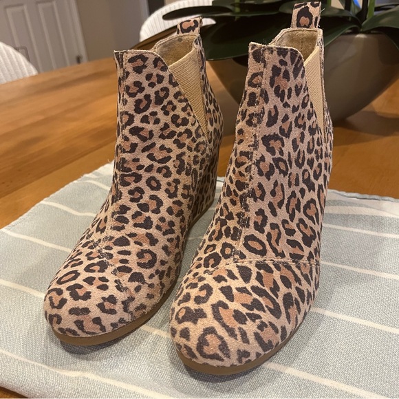 Women’s Tom’s Kelsey Leopard Booties 7.5 - Picture 1 of 6